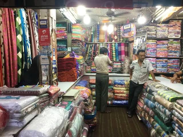 Selling,Marketplace,Bazaar,Market,Retail,Public space,Human settlement,Convenience store,Building,Textile