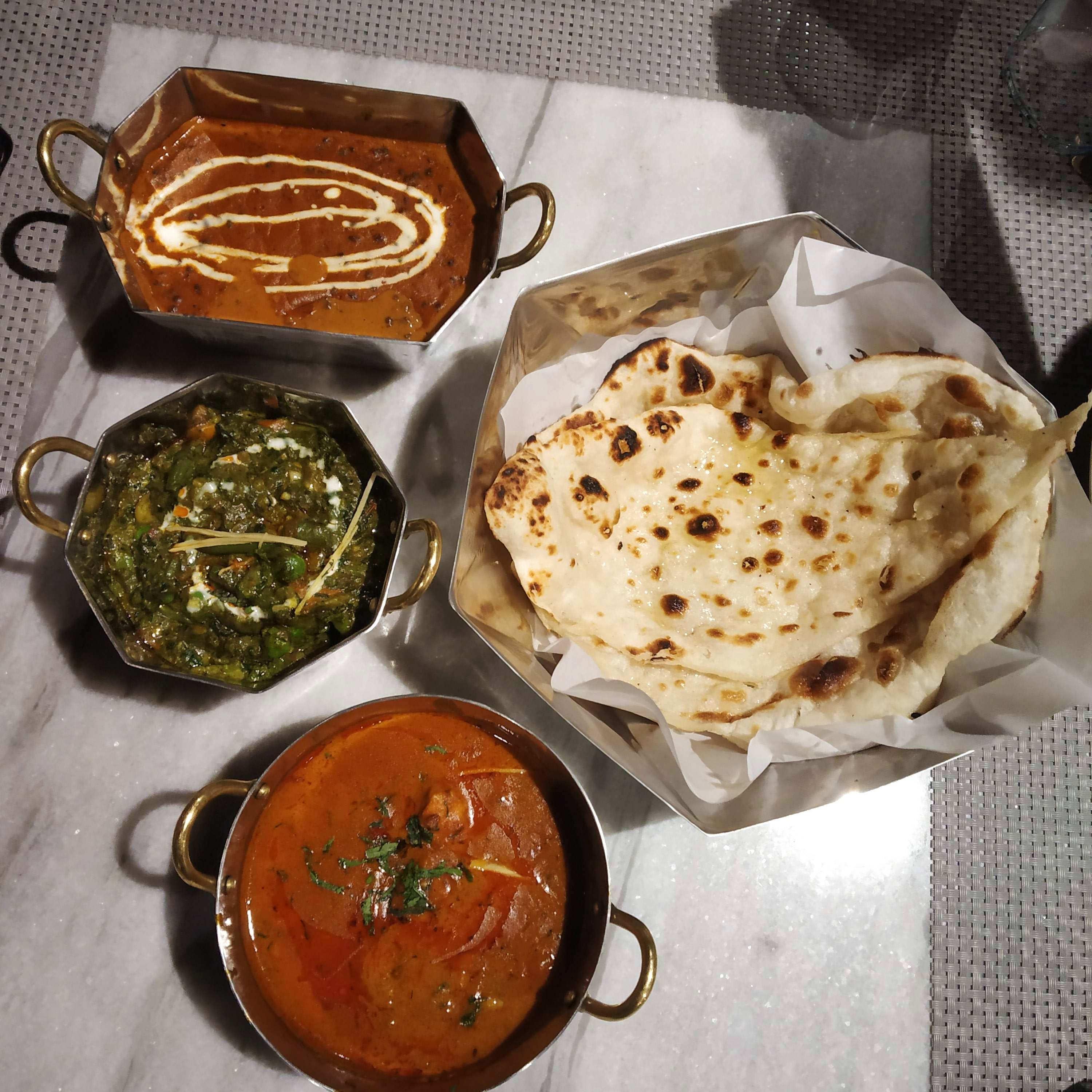 Dish,Food,Naan,Cuisine,Roti,Chapati,Ingredient,Punjabi cuisine,Flatbread,Kulcha