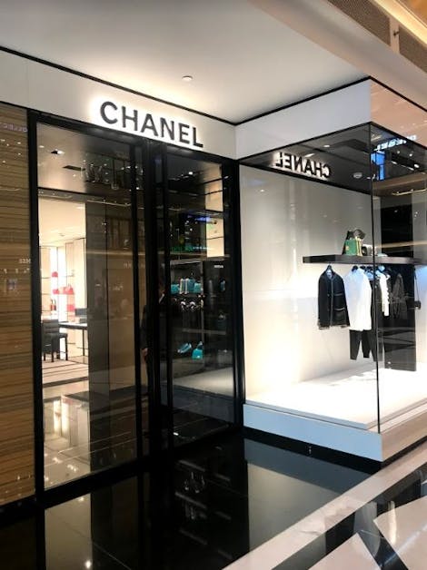 Chanel Opens a New Boutique on Champs-ÉlyséesFashionela
