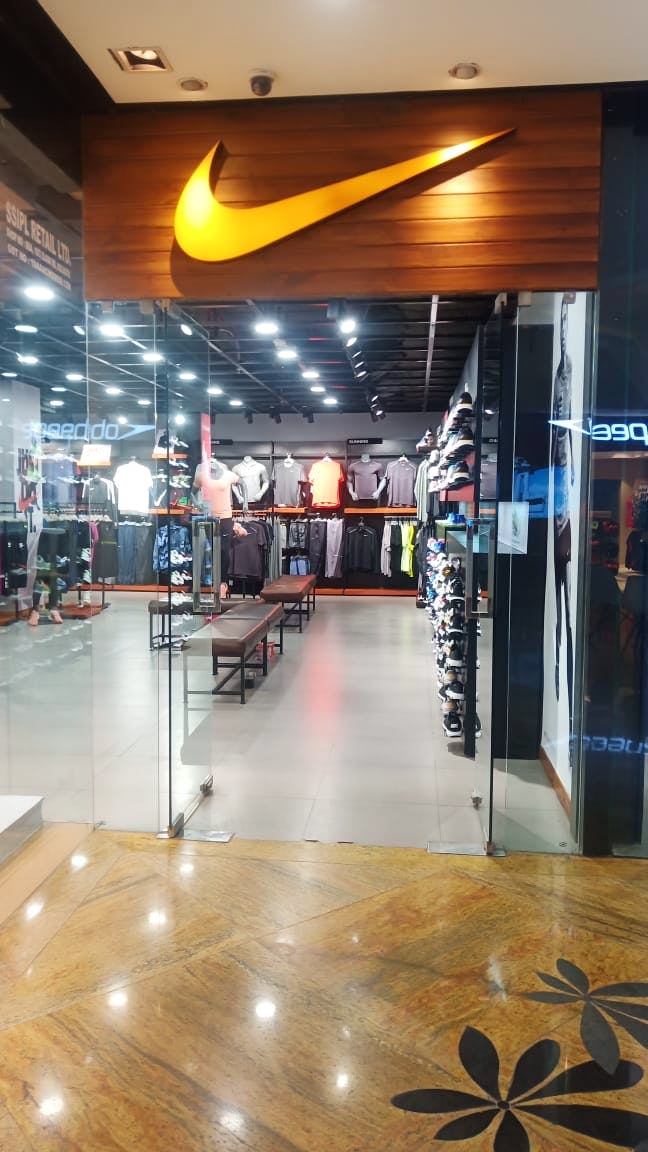 Nike store 2025 forum mall