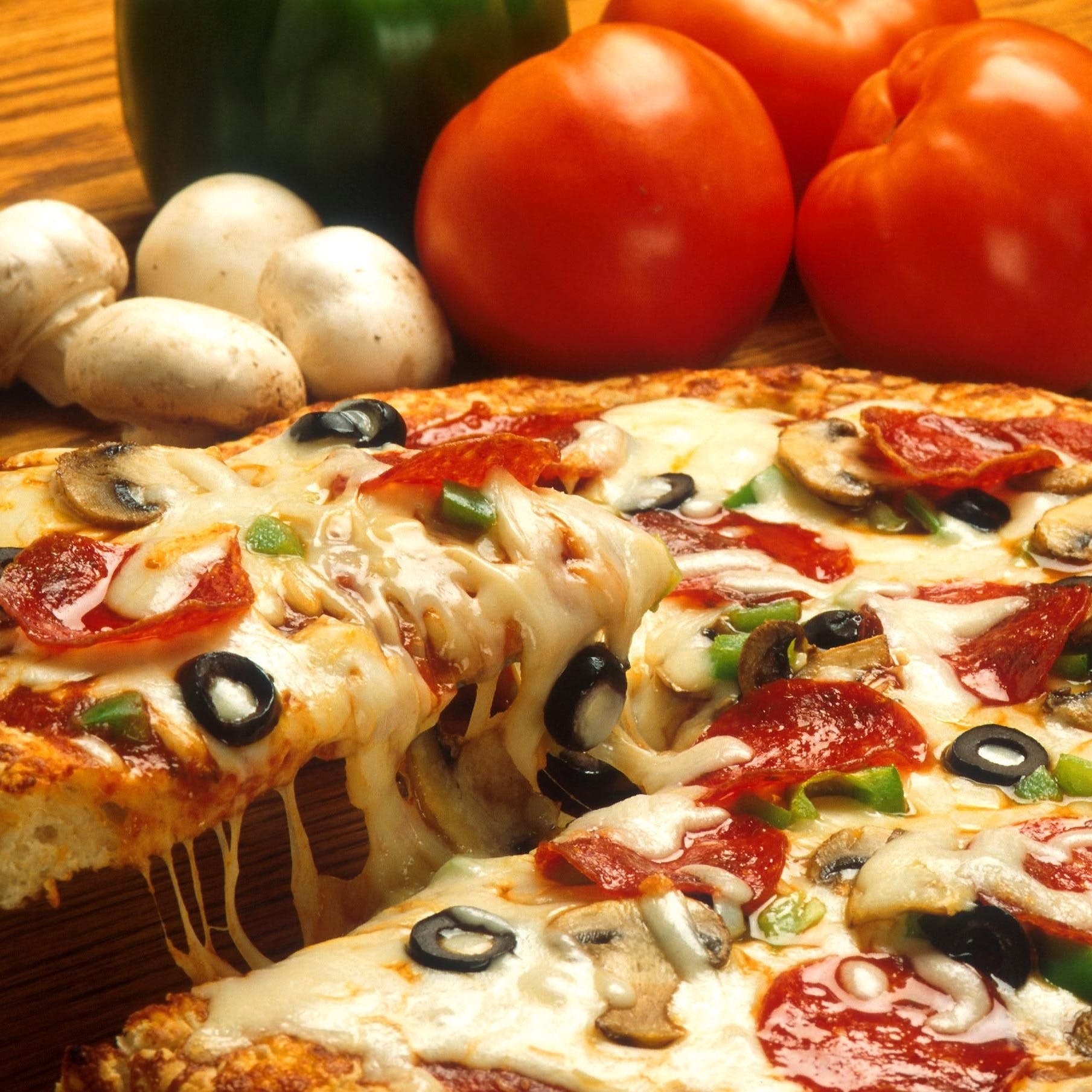 Dish,Food,Pizza,Cuisine,Pizza cheese,Ingredient,California-style pizza,Flatbread,Italian food,Sicilian pizza