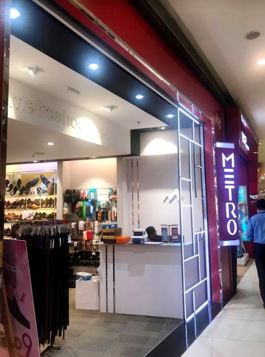 Building,Outlet store,Interior design,Lighting,Footwear,Retail,Ceiling,Boutique,Shoe,Shopping mall