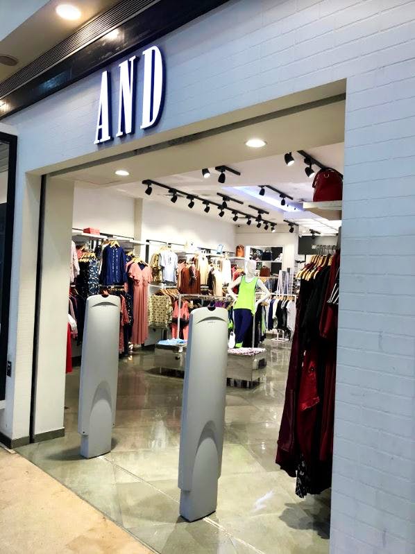 Boutique,Building,Outlet store,Door,Interior design,Shopping mall,Retail,Floor,Ceiling