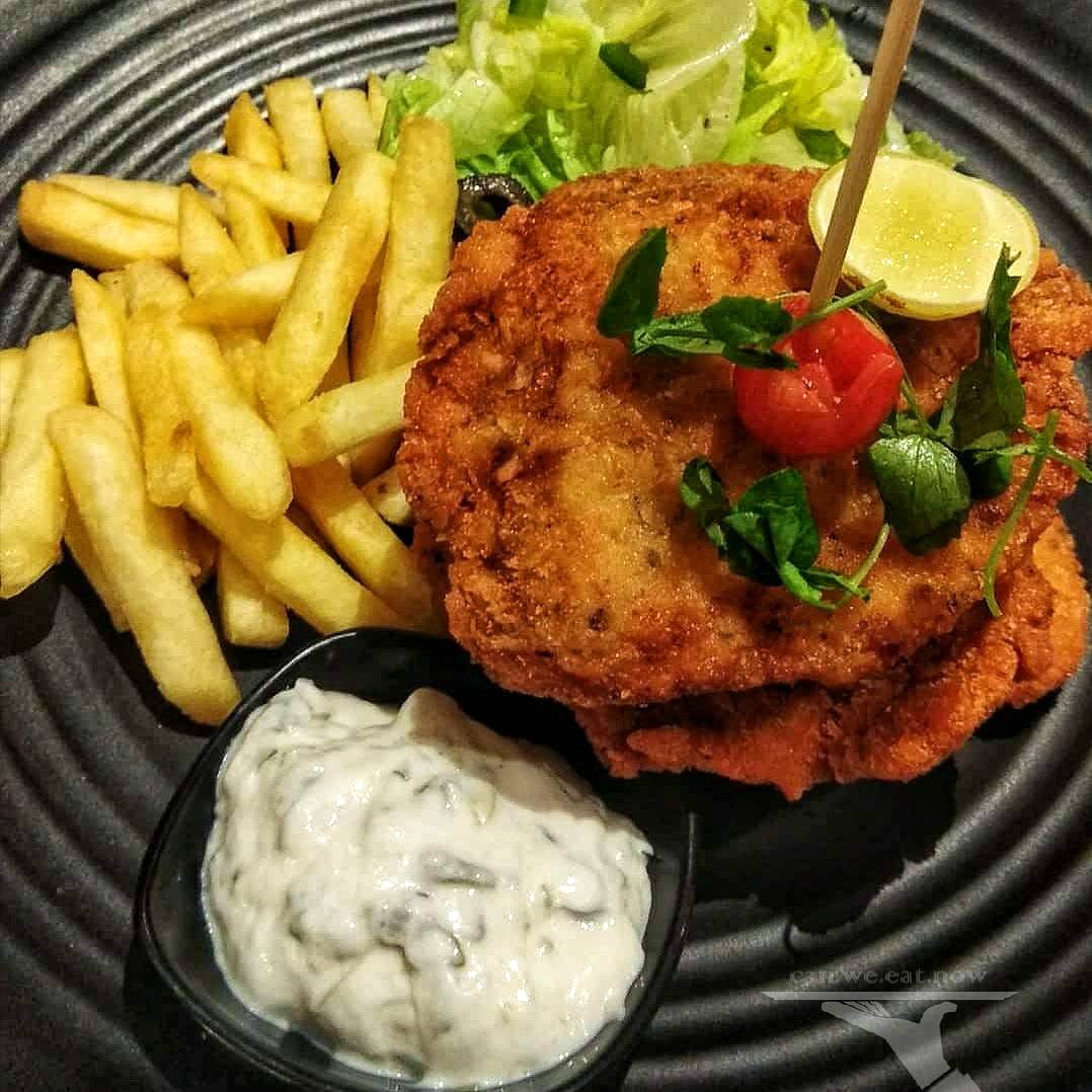 Dish,Food,Cuisine,Fried food,Ingredient,French fries,Fish and chips,Chicken fried steak,Schnitzel,Chicken and chips