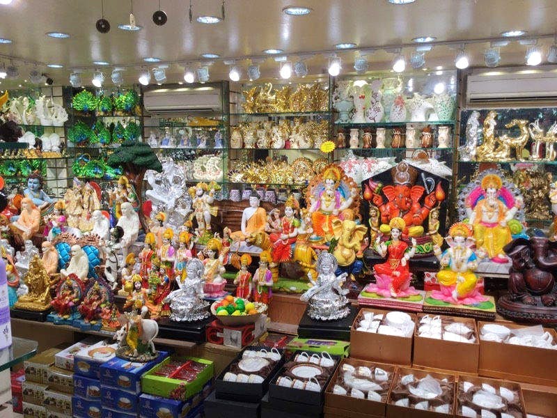 Public space,Market,Bazaar,Building,Souvenir,Temple,Selling,Place of worship,Retail,Marketplace