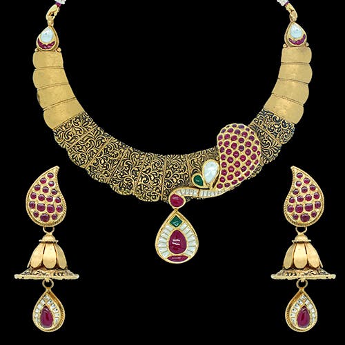Jewellery,Fashion accessory,Necklace,Body jewelry,Metal,Gold,Diamond,Gemstone