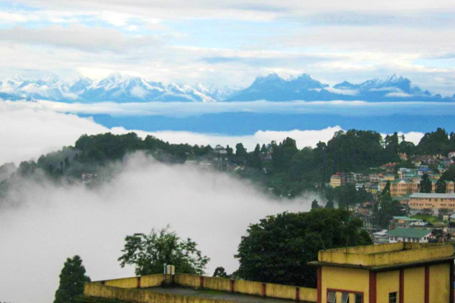 take-a-toy-train-ride-to-darjeeling-lbb-kolkata