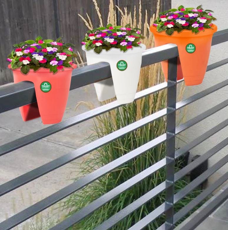 Flowerpot,Plant,Balcony,Flower,Grass,Houseplant,Table,Deck