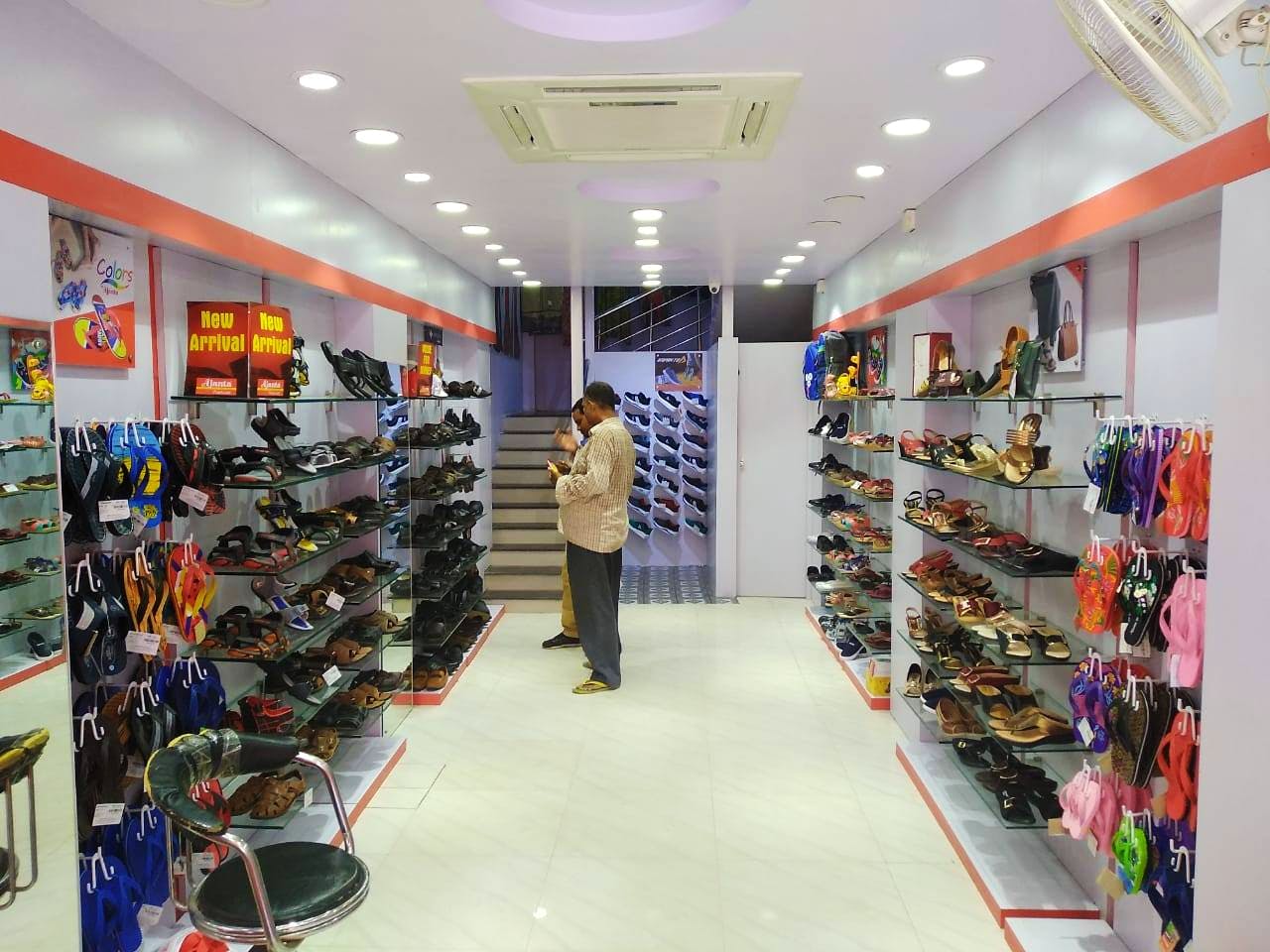 Product,Outlet store,Footwear,Retail,Building,Shoe store,Eyewear,Shoe,Athletic shoe,Shopping mall