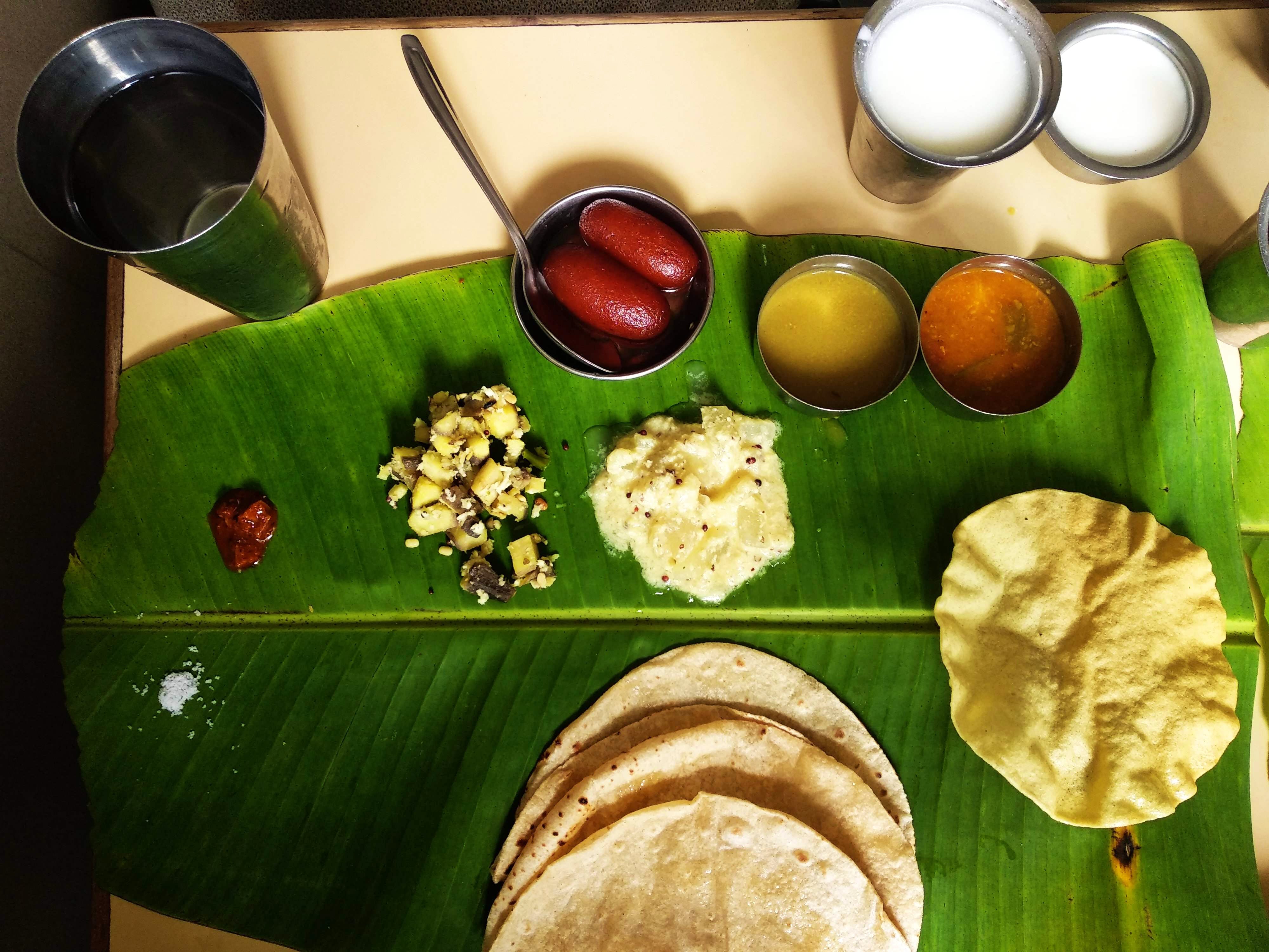 Dish,Food,Cuisine,Banana leaf,Sadya,Meal,Ingredient,Andhra food,Nasi liwet,Tamil food