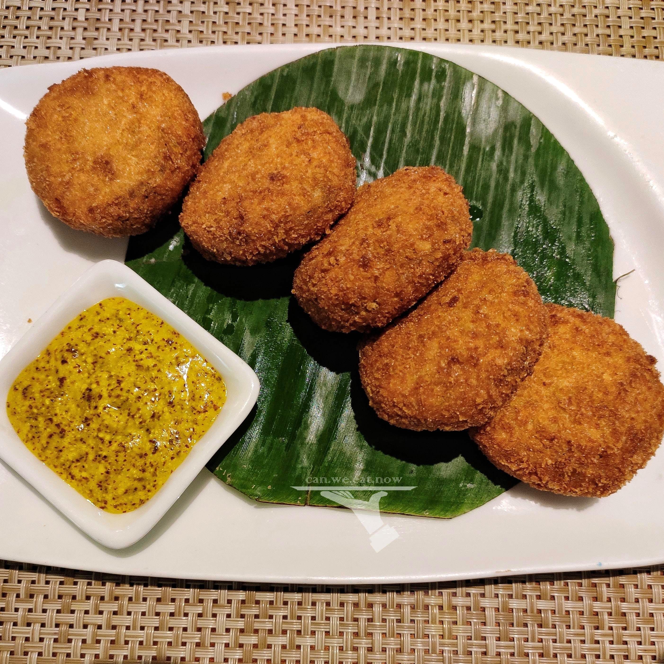 Dish,Food,Cuisine,Cutlet,Ingredient,Korokke,Croquette,Fried food,Falafel,Rissole