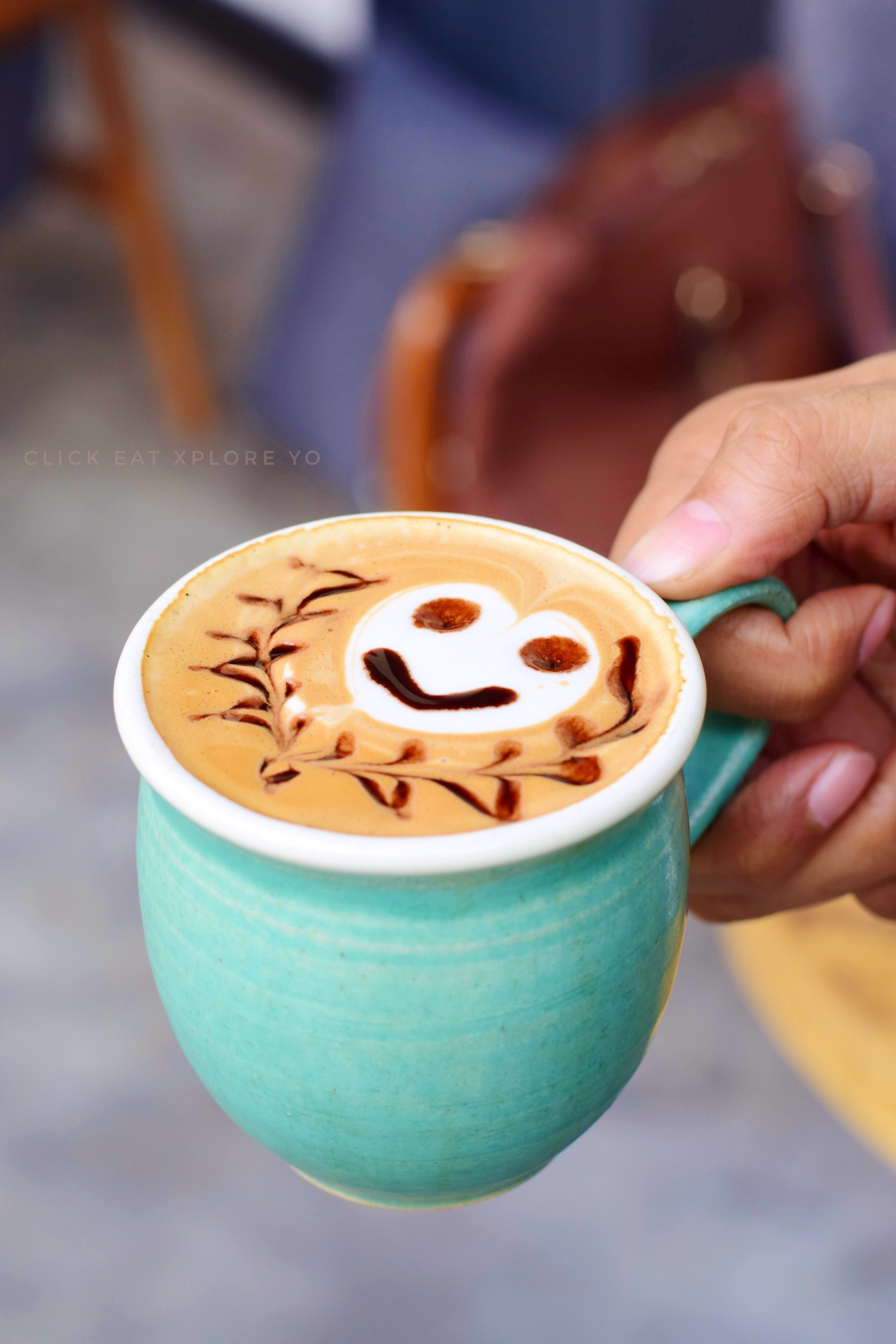 Latte,Coffee,Flat white,Caffè macchiato,Drink,Mocaccino,Cappuccino,Food,Cup,Non-alcoholic beverage