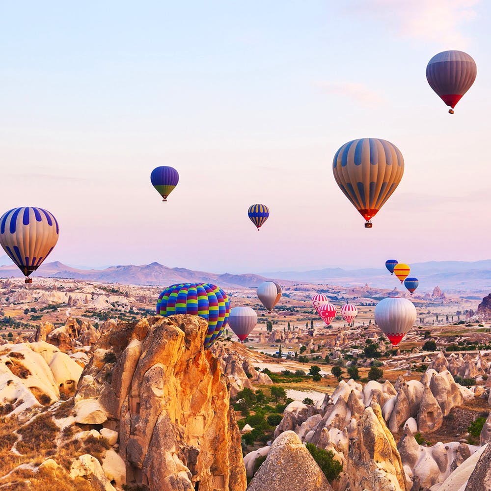 Hot air ballooning,Hot air balloon,Air sports,Sky,Morning,Balloon,Vehicle,Recreation,Landscape,Geology