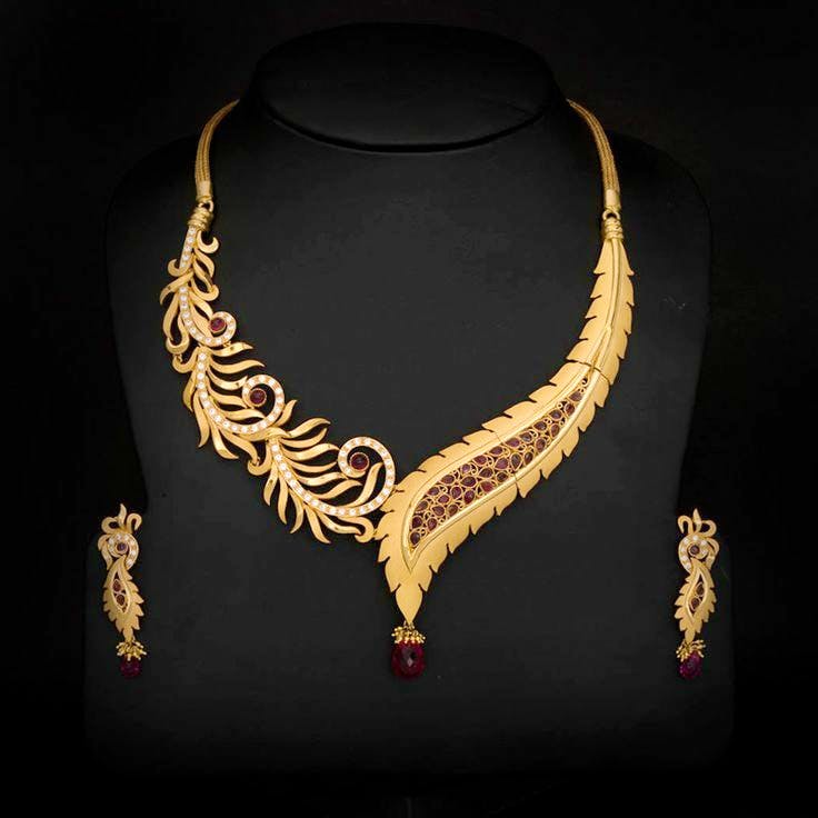 Jewellery,Necklace,Fashion accessory,Body jewelry,Gold,Pendant,Chain,Neck,Metal,Locket