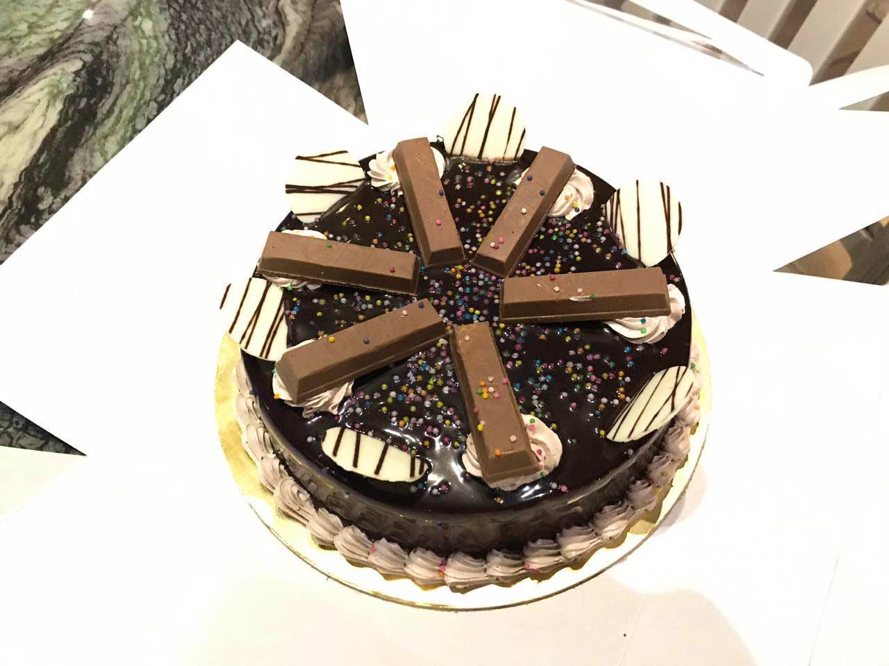 Cake,Chocolate cake,Torte,Dessert,Baked goods,Food,Cuisine,Birthday cake,Chocolate