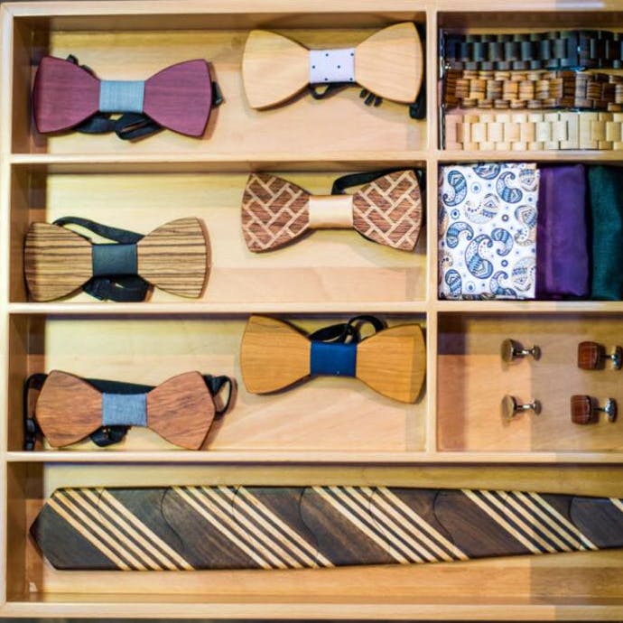 Eyewear,Tie,Bow tie,Glasses,Sunglasses,Wood,Fashion accessory,Furniture