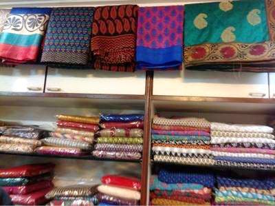 Textile,Room,Furniture,Knitting,Woven fabric,Fashion accessory,Thread,Crochet