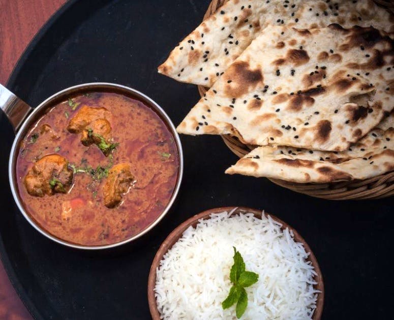 Dish,Food,Cuisine,Naan,Roti,Ingredient,Chapati,Curry,Punjabi cuisine,Indian cuisine