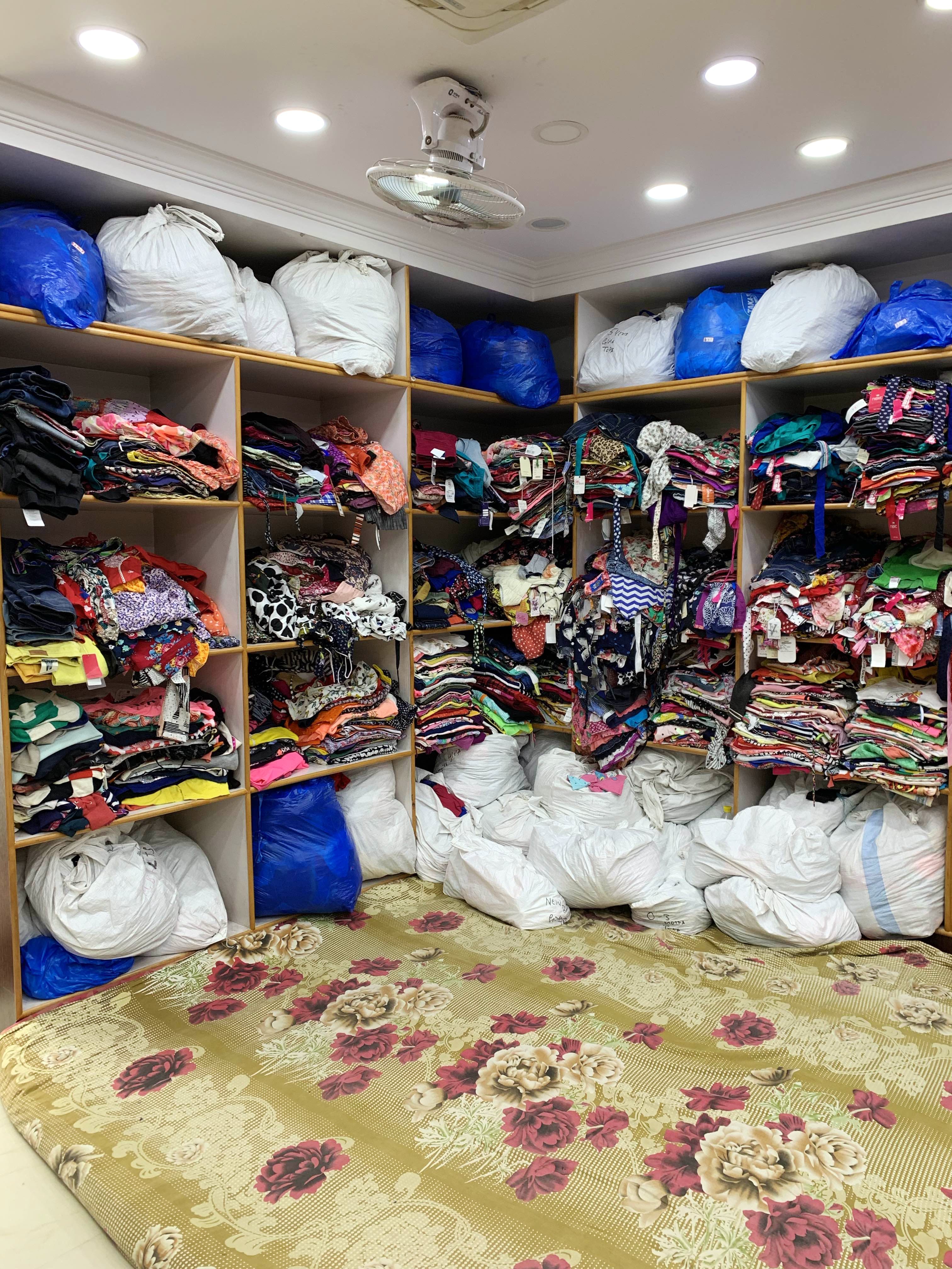 Room,Textile,Footwear,Bazaar,Boutique,Selling,Collection,Building,Outlet store,Market