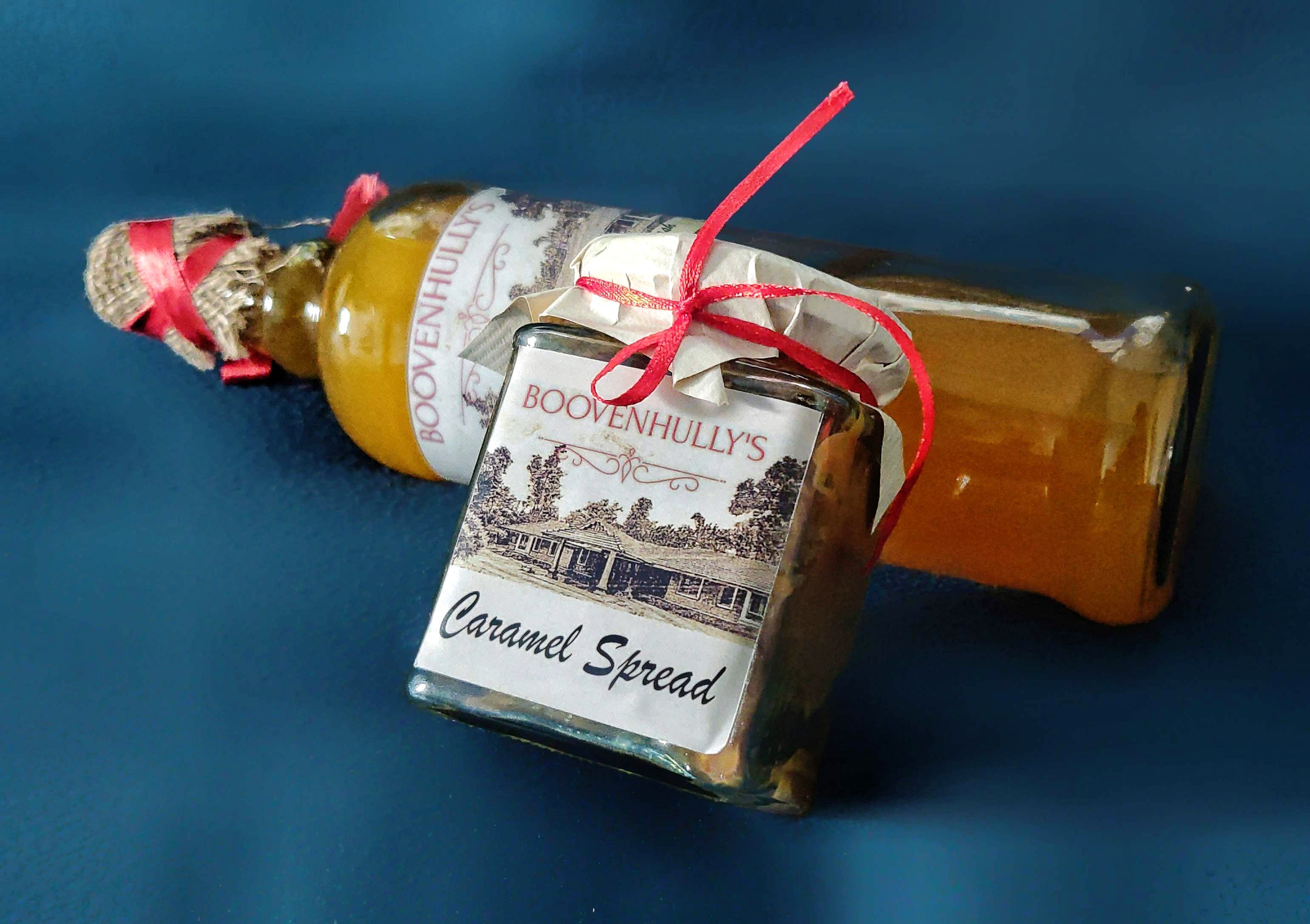 Fluid,Product,Liquid,Bottle,Carmine,Still life photography,Glass bottle,Label,Peach,Cylinder