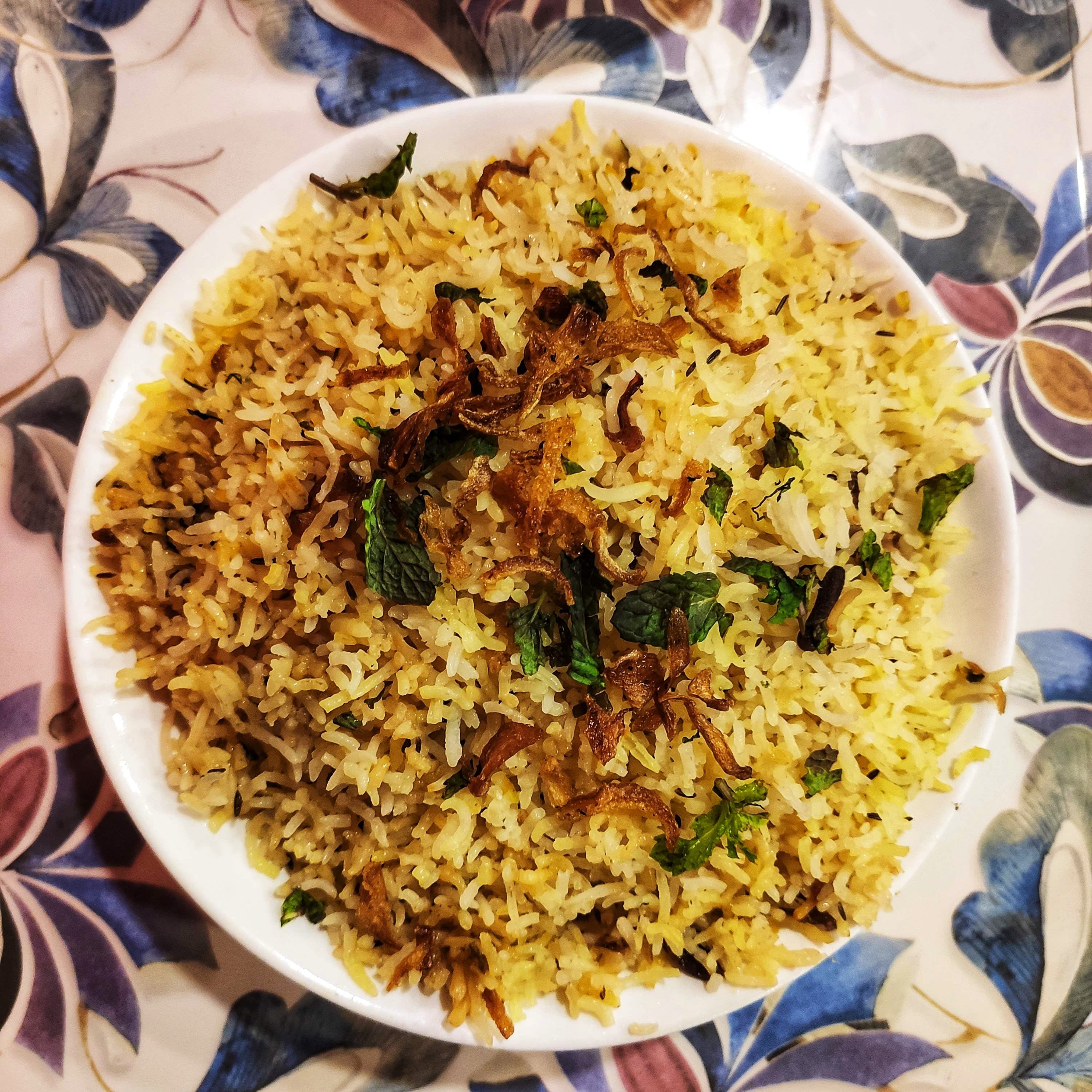 Spiced rice,Dish,Food,Cuisine,Biryani,Rice,Puliyogare,Hyderabadi biriyani,Kabsa,Ingredient