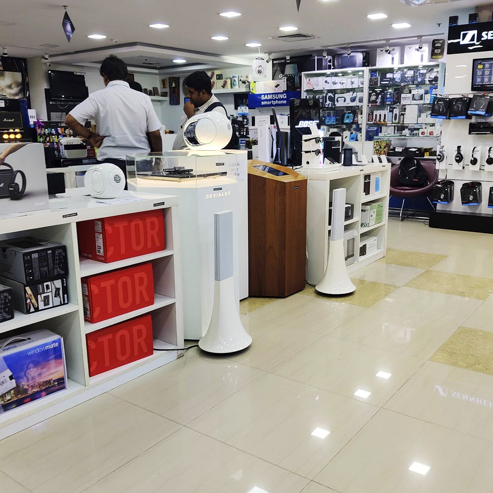 Product,Floor,Retail,Building,Interior design,Flooring,Material property,Outlet store,Shelf,Electronics