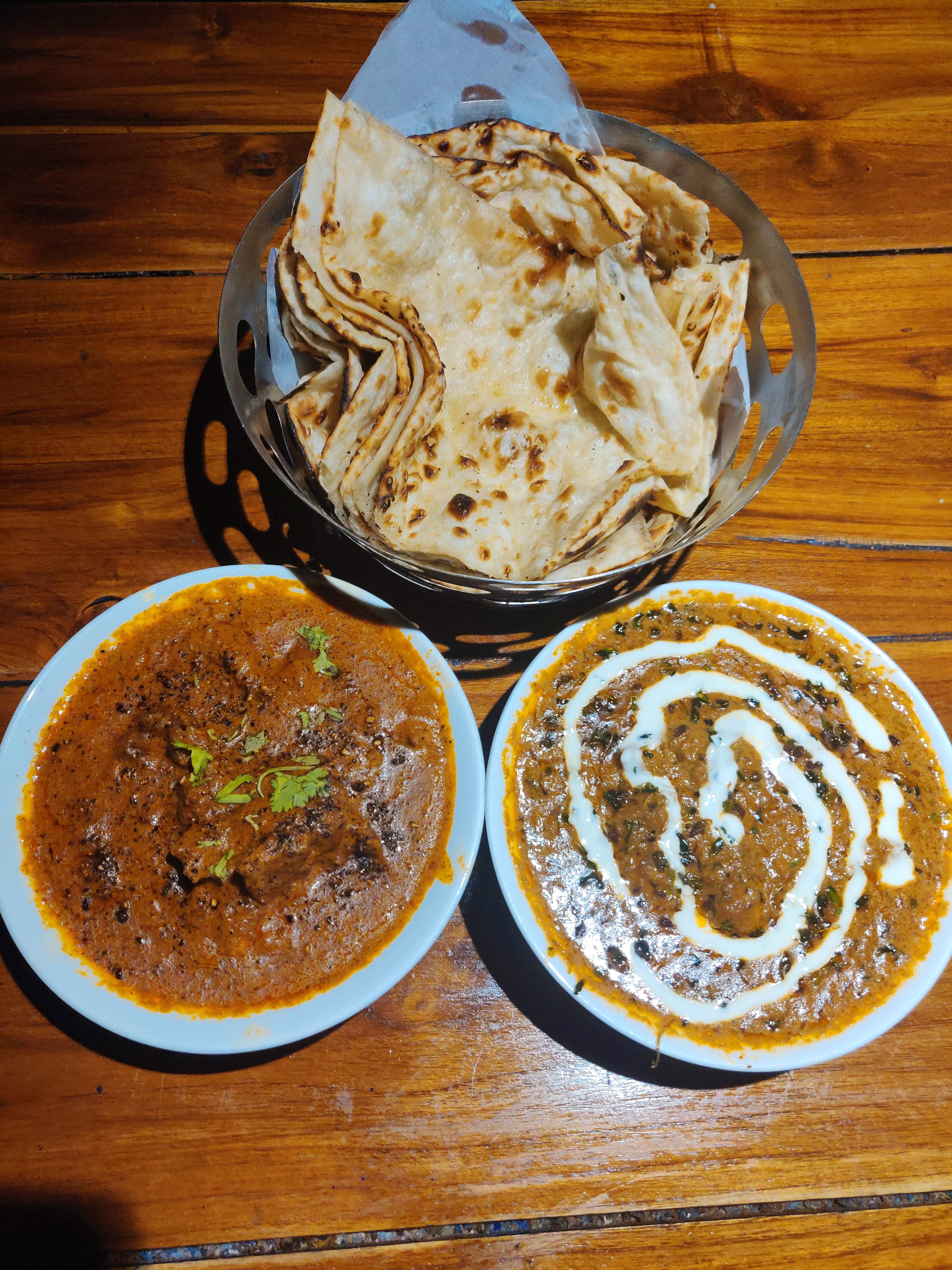 Dish,Food,Cuisine,Ingredient,Naan,Roti,Roti prata,Produce,Punjabi cuisine,Indian cuisine