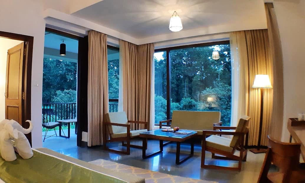 Room,Interior design,Property,Ceiling,Furniture,Building,Living room,Wall,Dining room,Floor