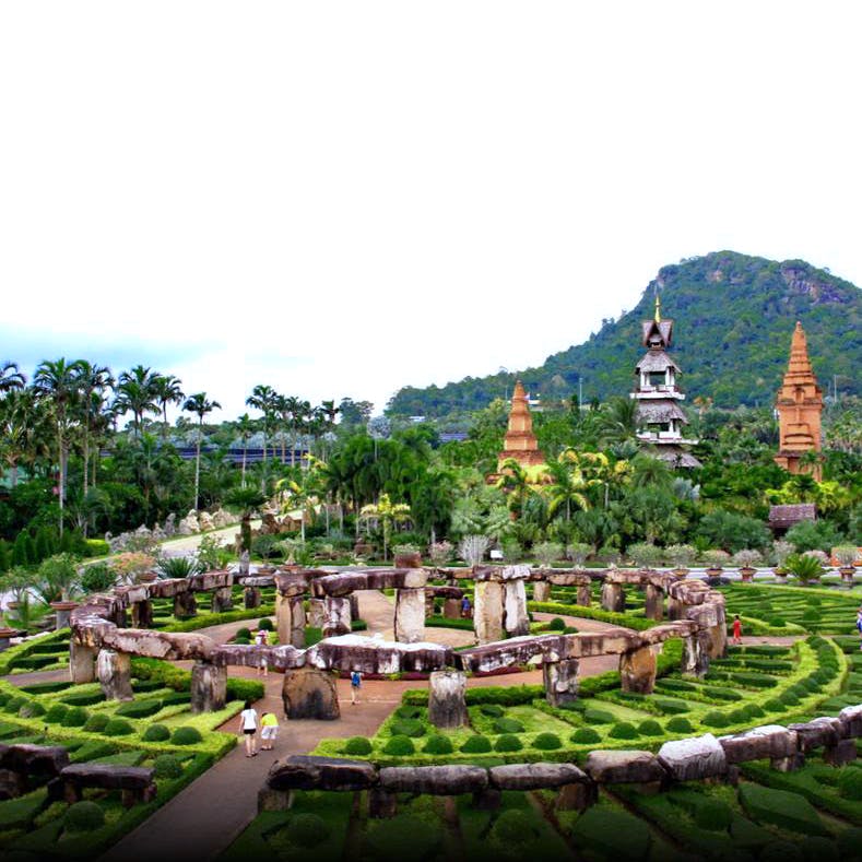 Temple,Historic site,Building,Hindu temple,Landscape,Sky,Architecture,Garden,Botanical garden,Place of worship