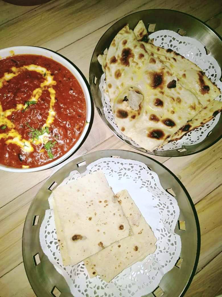Dish,Food,Cuisine,Naan,Ingredient,Roti,Chapati,Kulcha,Flatbread,Punjabi cuisine