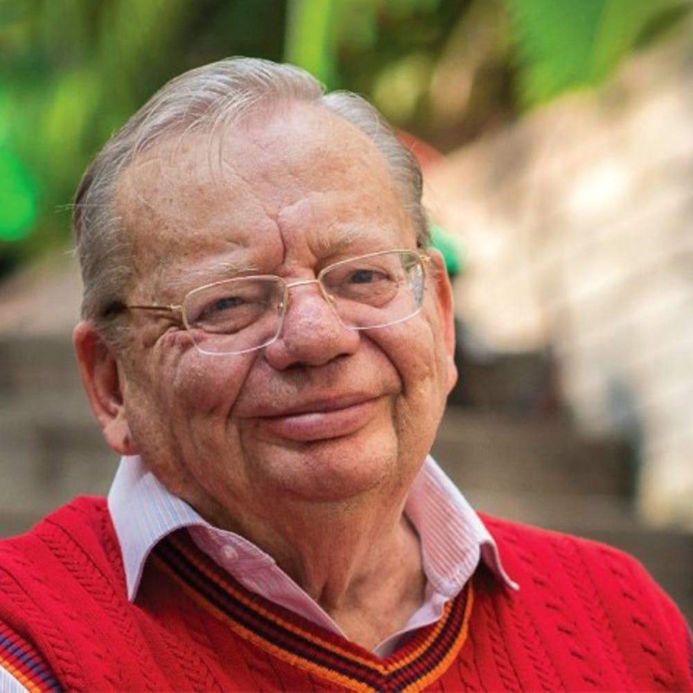 Facial expression,Wrinkle,Skin,Elder,Chin,Smile,Glasses,Grandparent,Happy