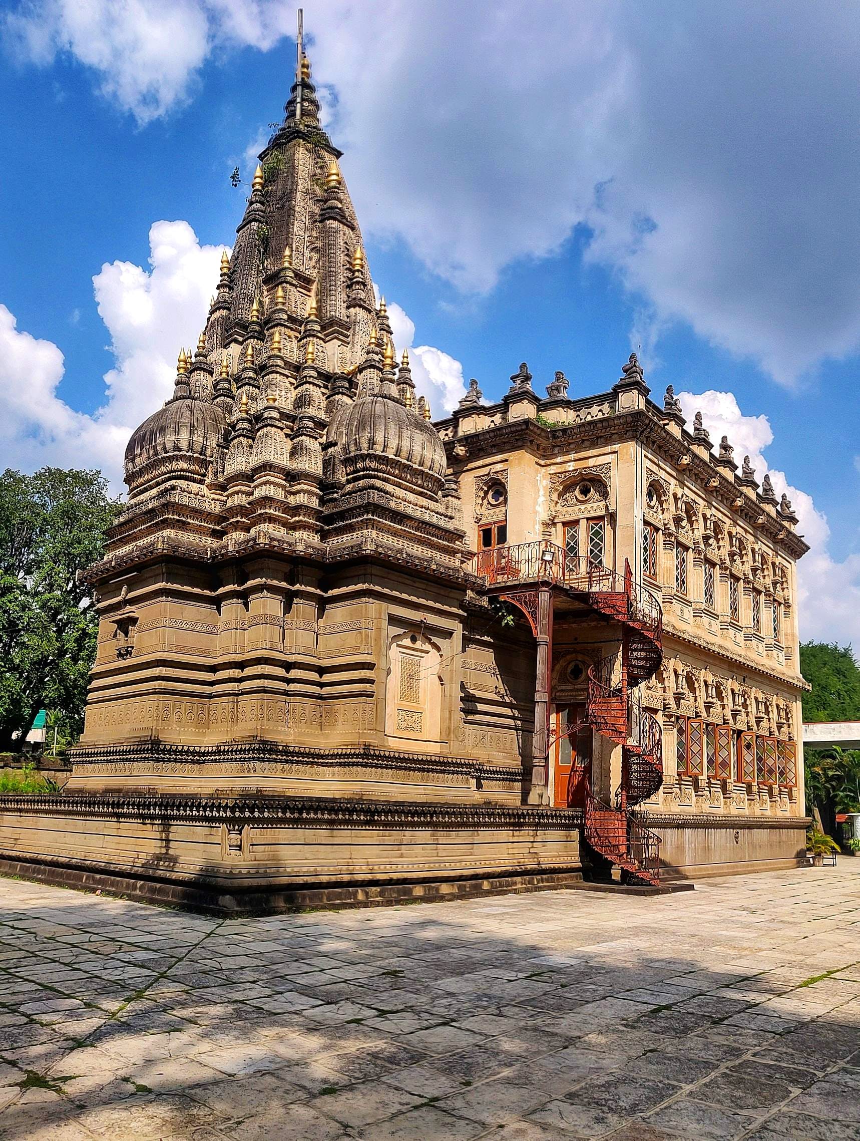 Temple,Hindu temple,Place of worship,Sky,Historic site,Landmark,Building,Architecture,Temple,Cloud
