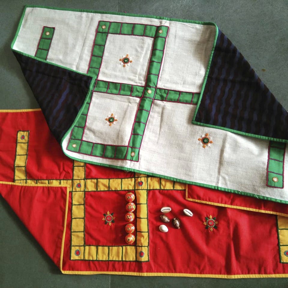 Green,Textile,Quilting,Linens,Patchwork,Needlework,Games,Pattern,Rug,Handkerchief