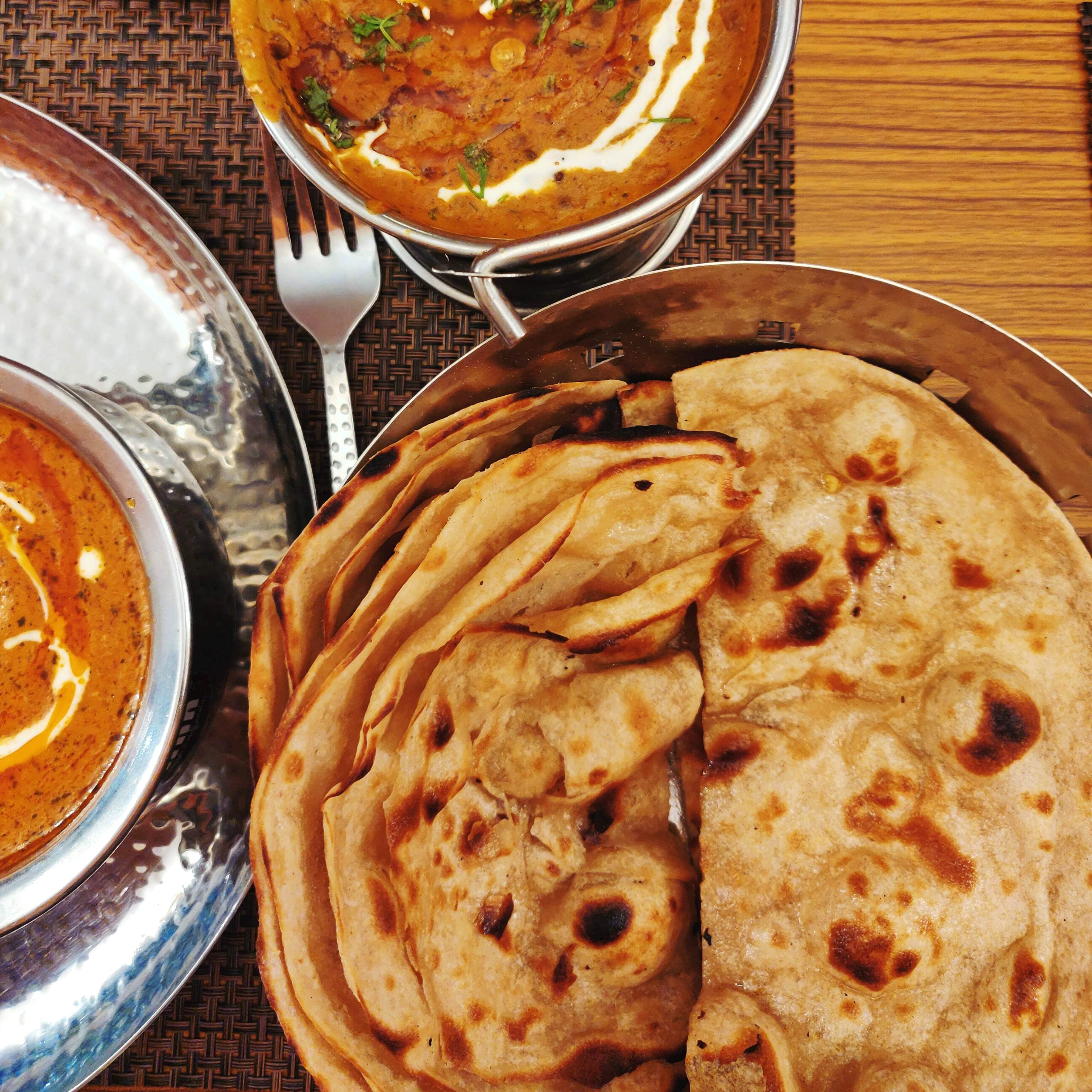 Dish,Food,Cuisine,Naan,Roti canai,Ingredient,Roti,Chapati,Kerala porotta,Roti prata