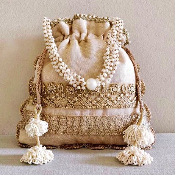 Pearl,Beige,Fashion accessory,Bag,Lace,Wedding ceremony supply,Jewellery,Handbag,Necklace