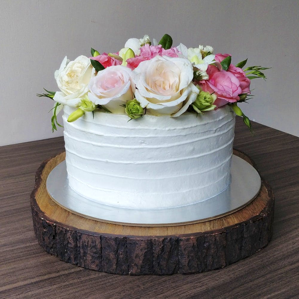 Cake,Buttercream,Icing,Sugar paste,Cake decorating,Pasteles,Fondant,Dessert,Wedding ceremony supply,Royal icing