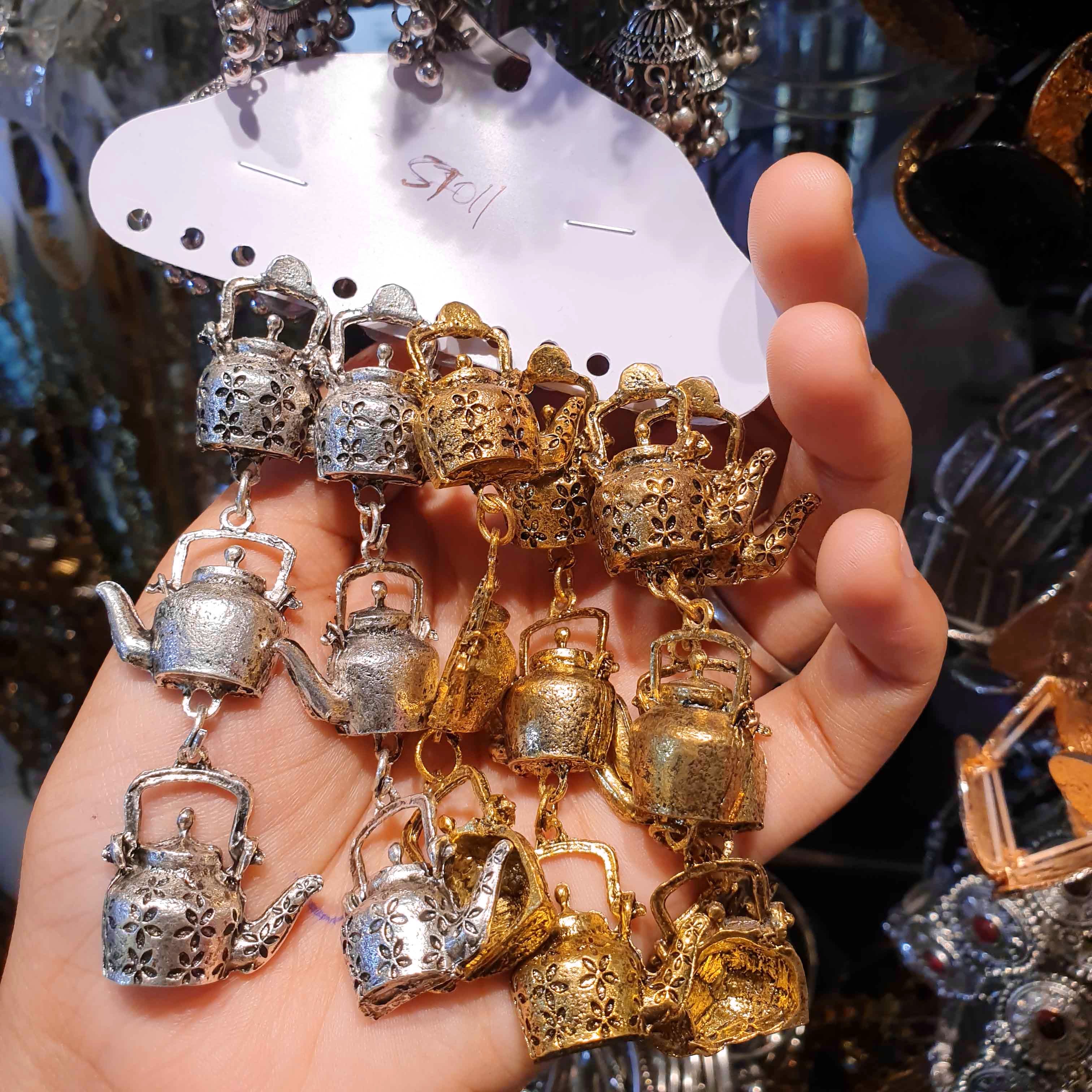 Fashion accessory,Hand,Finger,Jewellery,Metal,Silver,Gold,Bracelet
