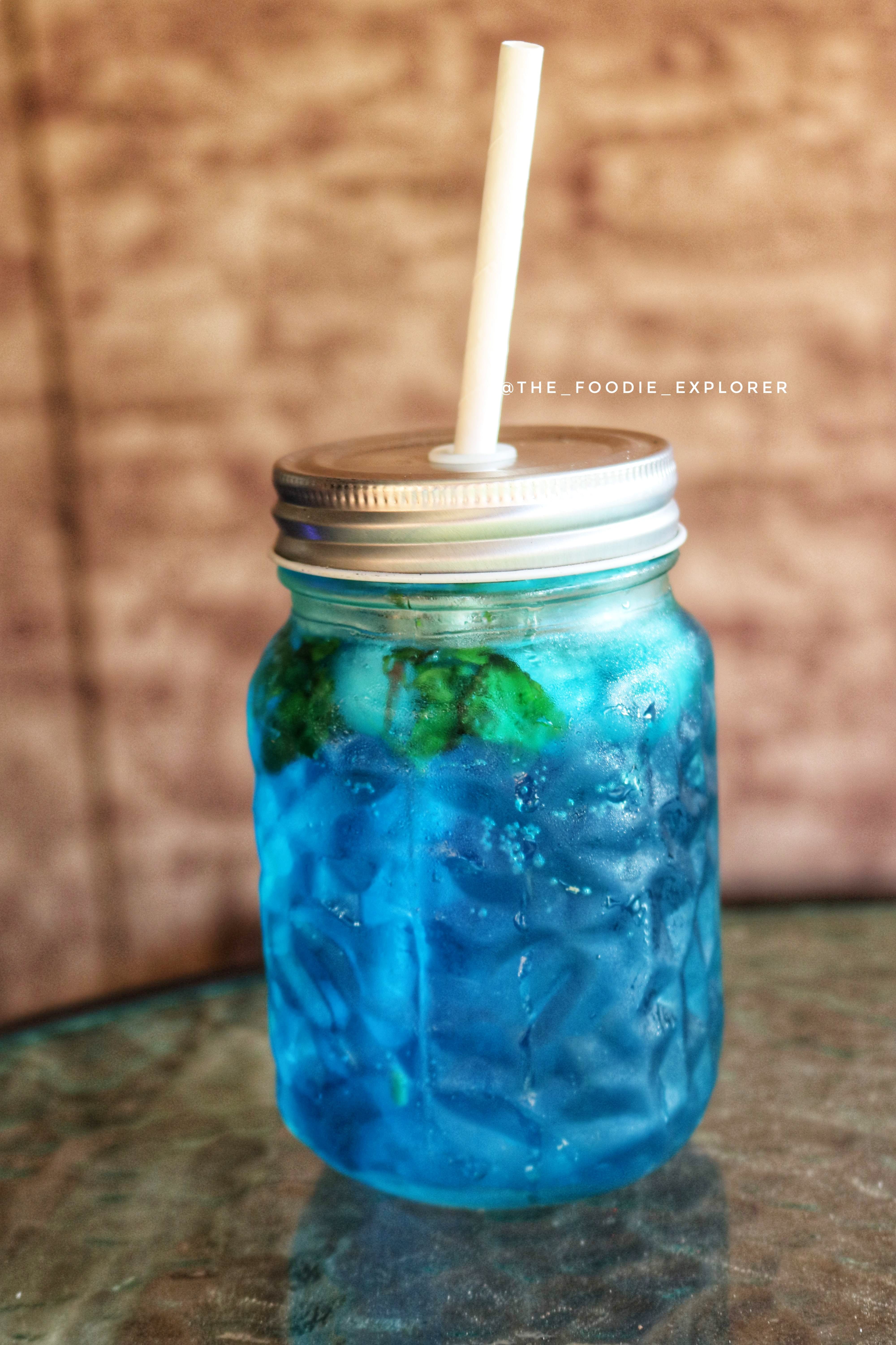 Mason jar,Green,Turquoise,Water,Drink,Drinkware,Glass,Tableware
