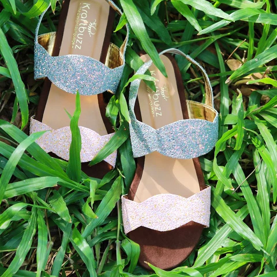 Footwear,Grass,Shoe,Lace,Ribbon,Fashion accessory,Undergarment