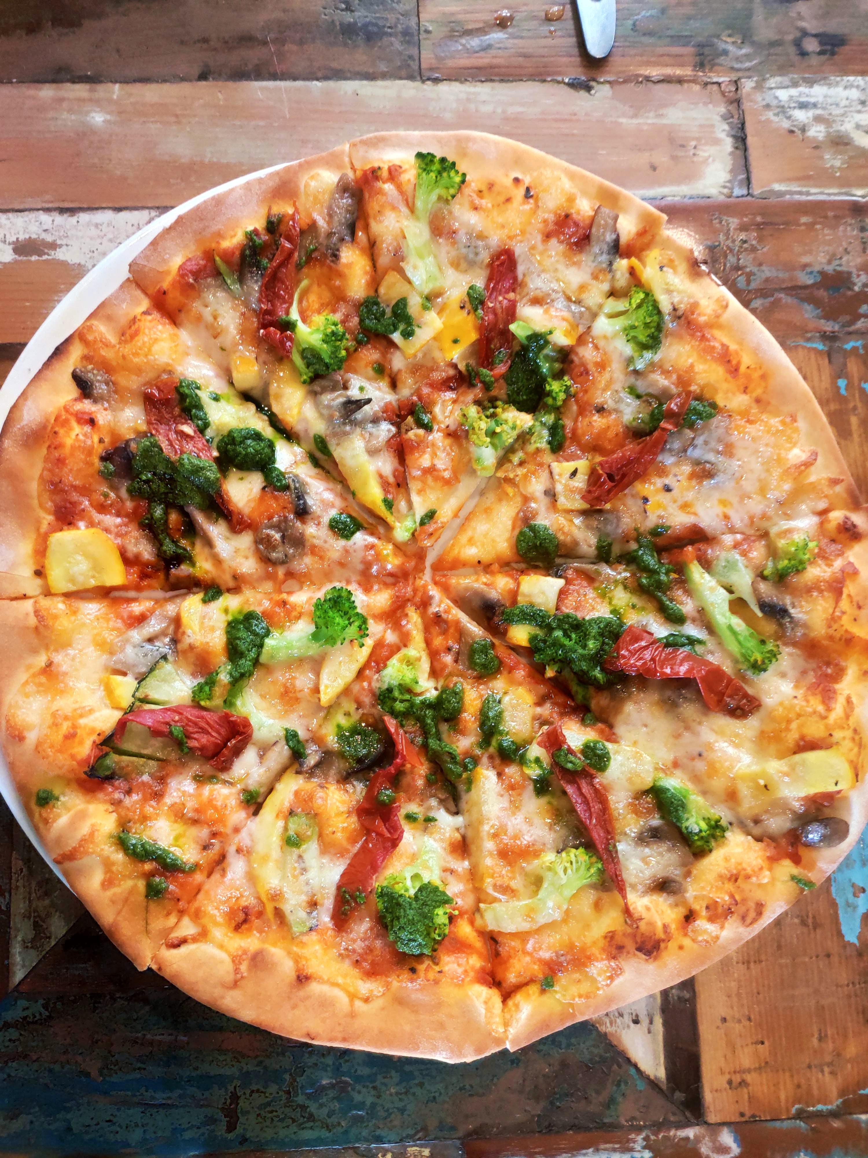 Dish,Food,Cuisine,Pizza,California-style pizza,Flatbread,Ingredient,Pizza cheese,Tarte flambée,Italian food