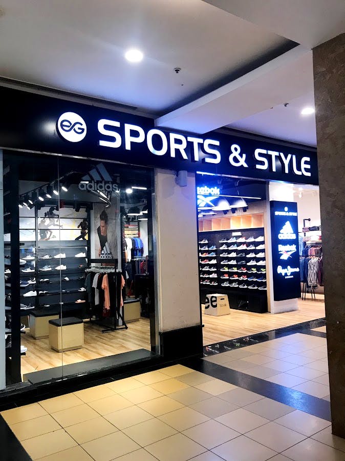 Building,Outlet store,Retail,Footwear,Shopping mall,Interior design,Shoe
