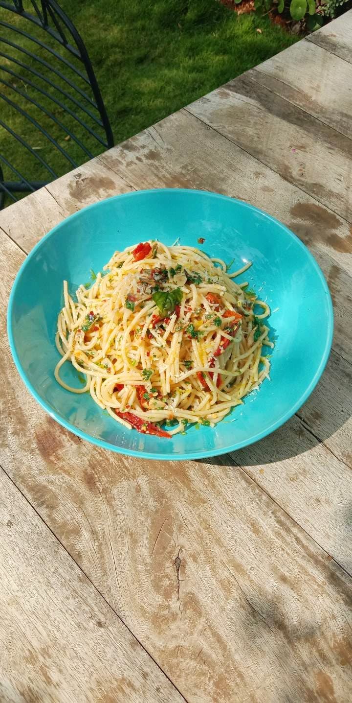 Cuisine,Dish,Food,Spaghetti,Noodle,Capellini,Ingredient,Spaghetti aglio e olio,Carbonara,Italian food