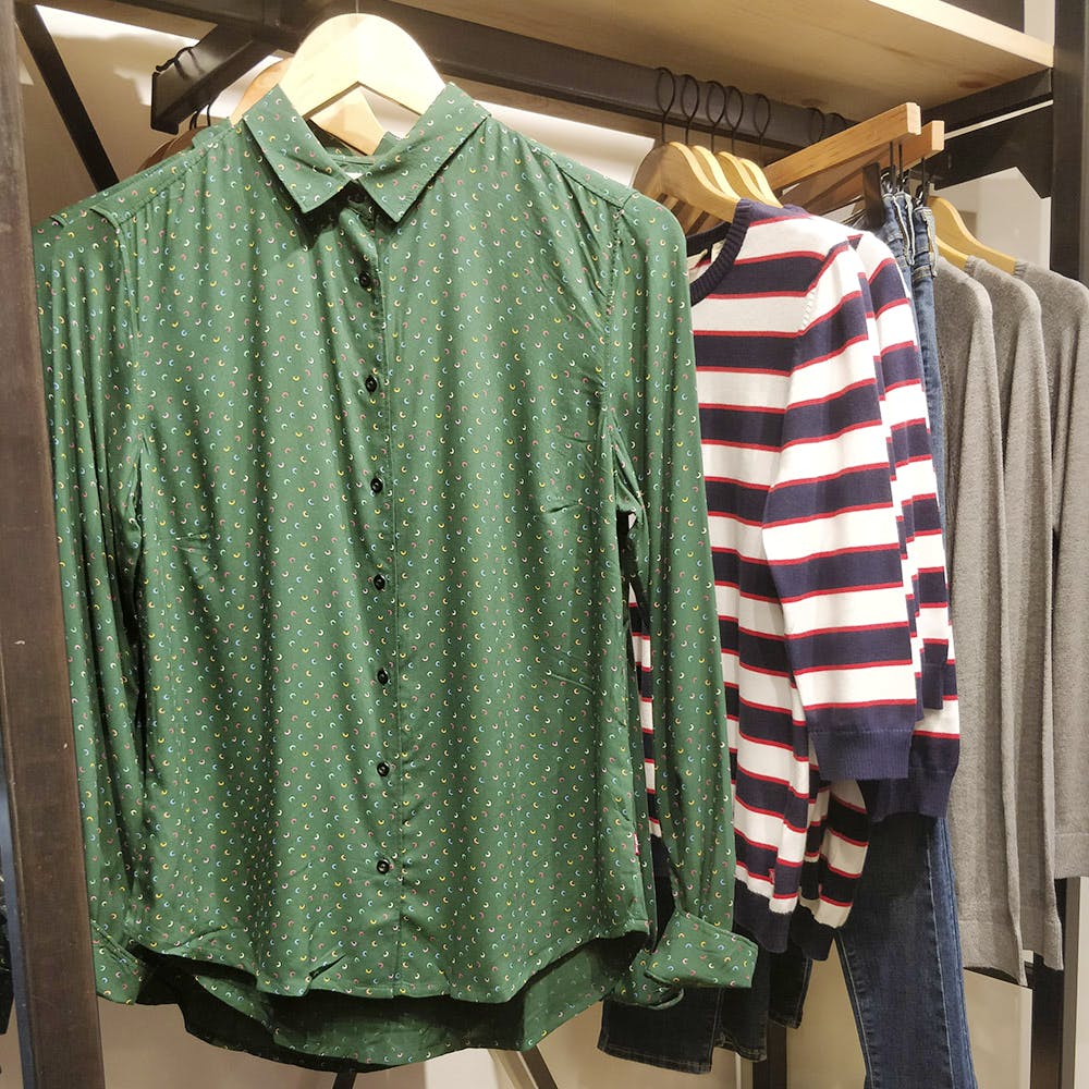 Clothing,Clothes hanger,Green,Outerwear,Sleeve,Shirt,Boutique,T-shirt,Collar,Pattern