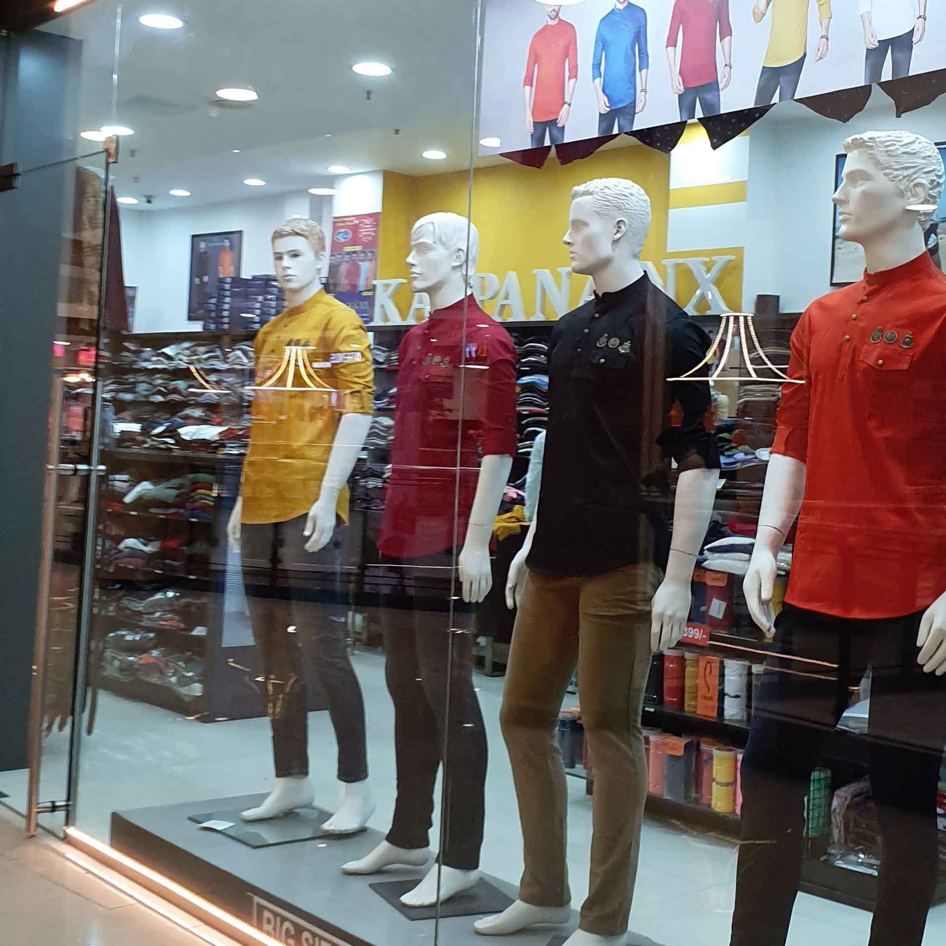 Display window,Display case,Mannequin,Retail,Fashion,Boutique,Window,Building,Shopping mall