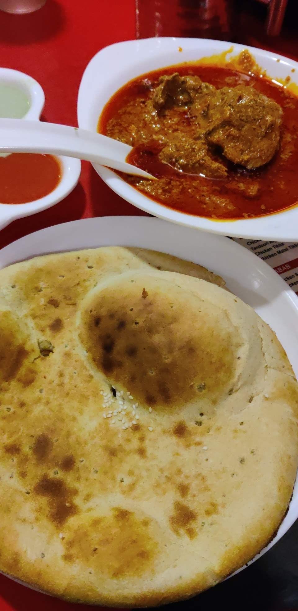 Dish,Food,Cuisine,Naan,Roti canai,Ingredient,Roti,Curry,Gravy,Kulcha