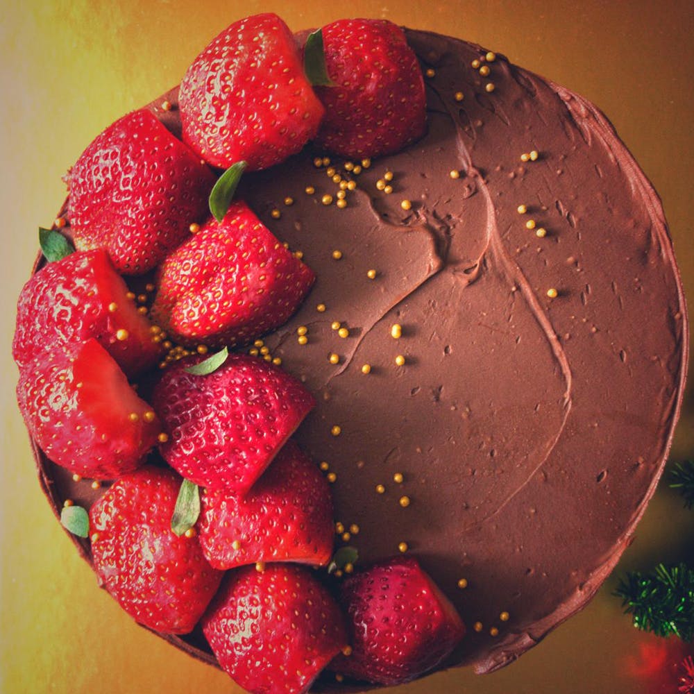 Food,Strawberry,Strawberries,Sweetness,Frutti di bosco,Berry,Flourless chocolate cake,Chocolate cake,Chocolate,Cuisine