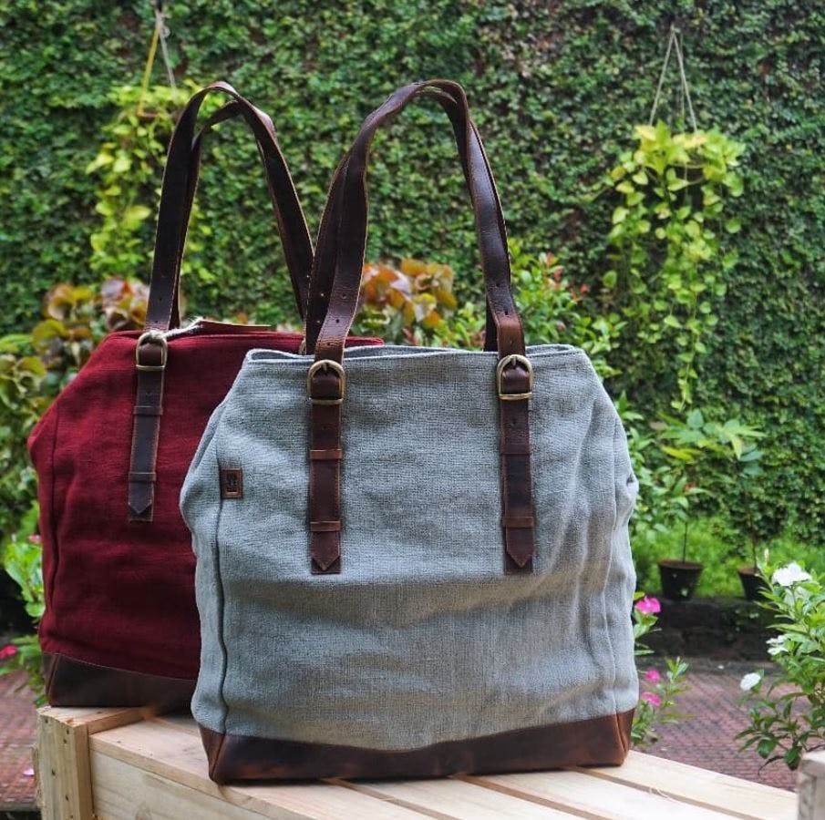 Bag,Handbag,Fashion accessory,Product,Shoulder bag,Brown,Hand luggage,Tote bag,Leather,Diaper bag
