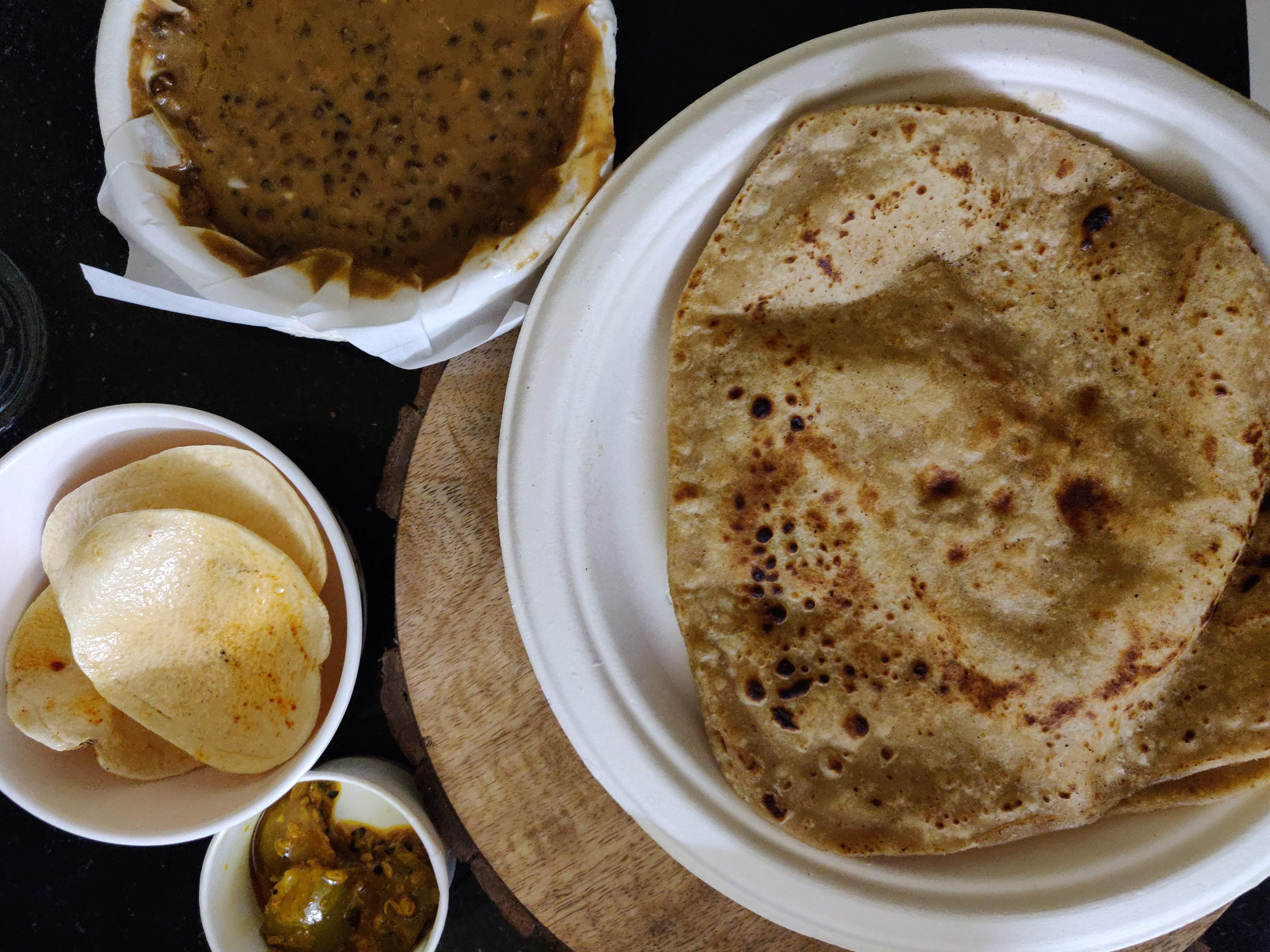 Dish,Food,Cuisine,Ingredient,Roti,Roti canai,Naan,Chapati,Flatbread,Indian cuisine