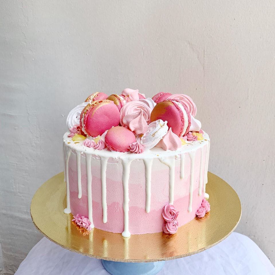 Cake,Pink,Buttercream,Food,Icing,Cake decorating,Pasteles,Dessert,Sweetness,Sugar paste