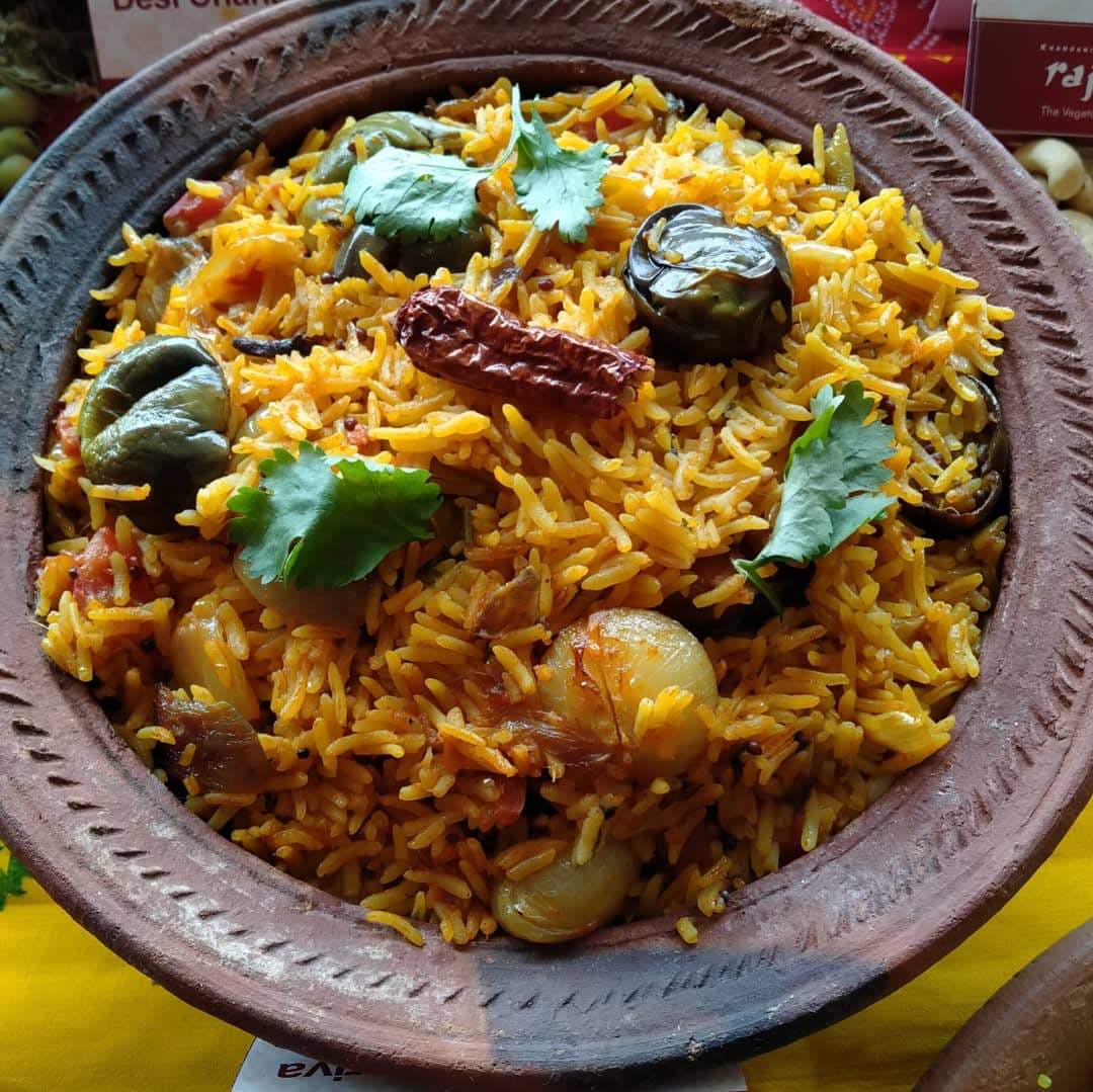 Dish,Spiced rice,Puliyogare,Food,Cuisine,Biryani,Rice,Hyderabadi biriyani,Saffron rice,Pulihora
